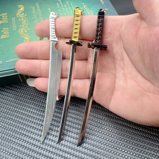 26cm Bleach Mini Sword Keychain – Kurosaki Ichigo Anime Collectible with Sheath & Metal Mask Pendant